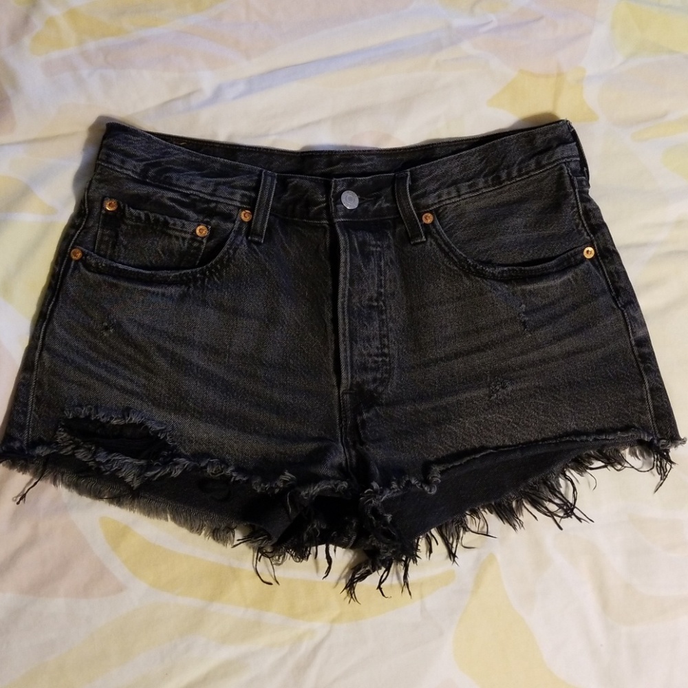 Black Levi's 501 cut off shorts